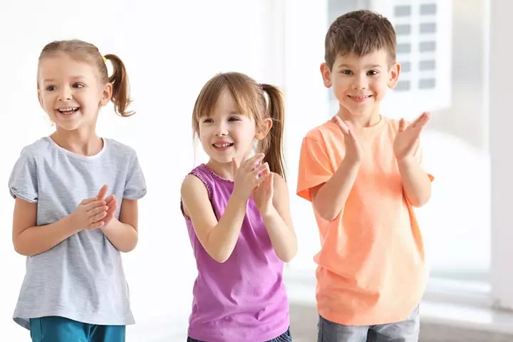 Circle time singing activity for toddlers