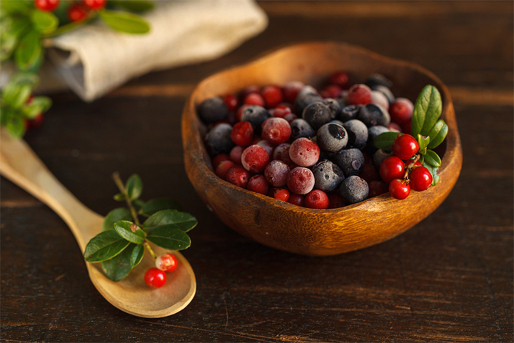 Cranberries and blueberries may help cope with UTI
