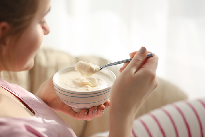 Yogurt helps prevent vaginal itching during pregnancy