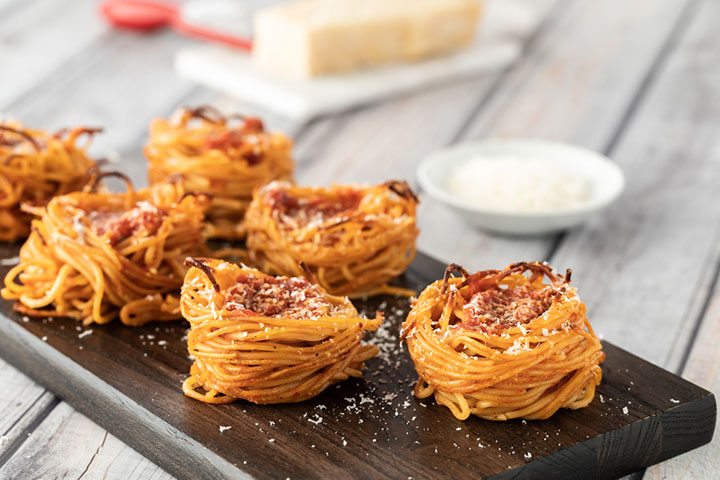Spaghetti and meatball muffins hot lunch ideas for kids