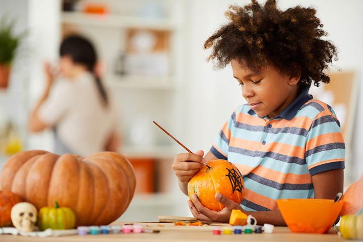 Apple or pumpkin painting activity for toddlers