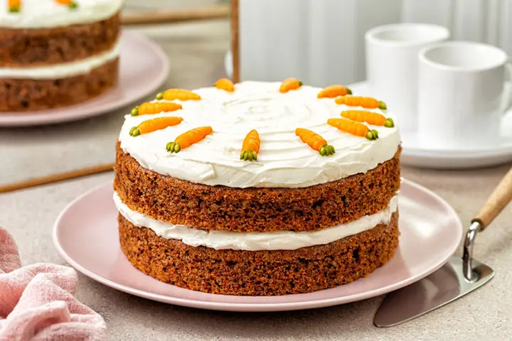 Carrot and yogurt smash cake