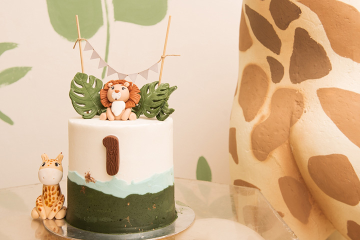 Forest-theme cake smash