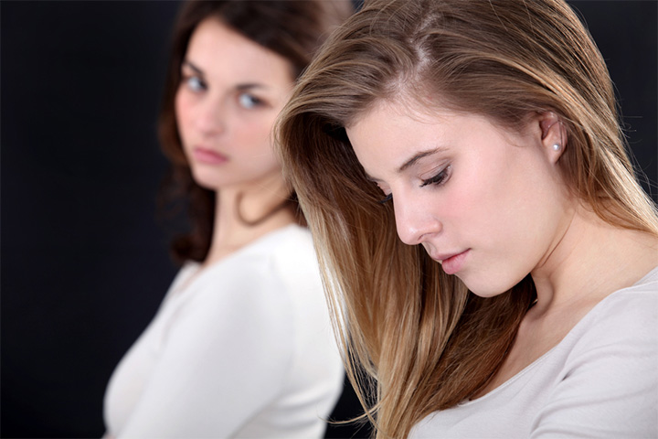 Narcissist friend hampers your self-esteem