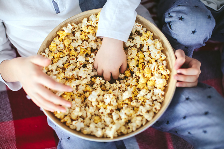 Popcorn exploring, 5 senses activity for preschoolers