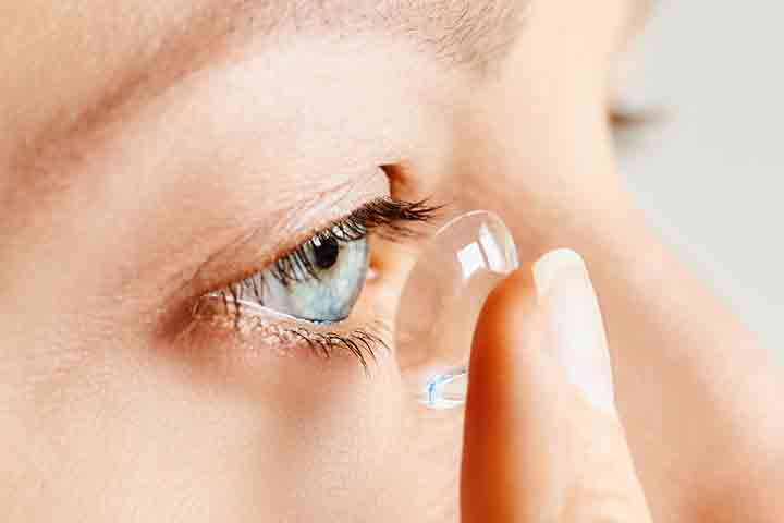 Pink eye during pregnancy causes discomfort on wearing contact lenses.