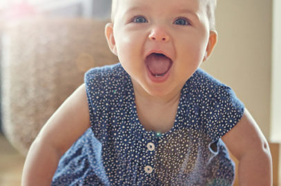 婴儿表达与您的爱与联系的7种方式