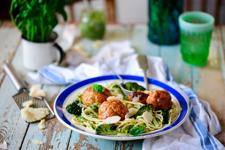 Baked chicken meatballs with pesto pasta recipes for kids