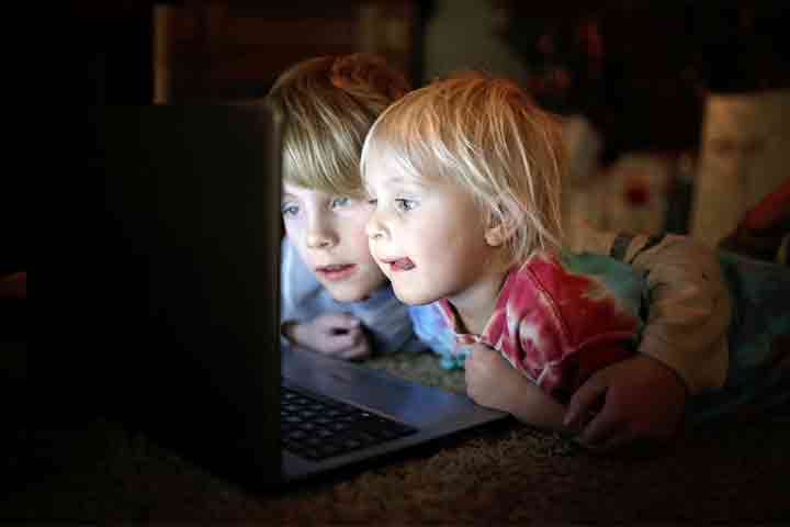 Children used to too much screen time may have issues falling asleep