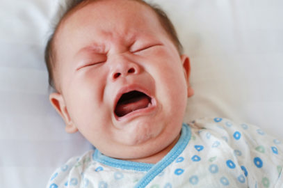 婴儿哭泣：应对它的类型，原因和技巧