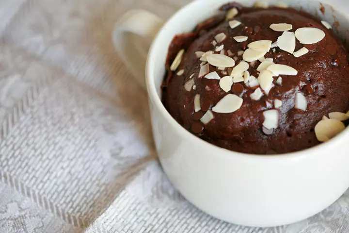 Almond and chocolate mug cake