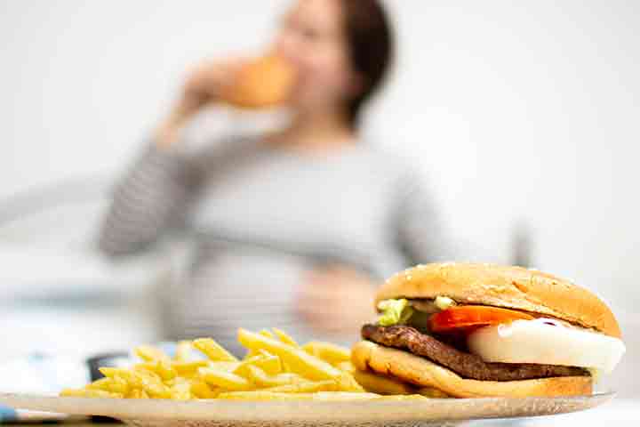 Binging on junk food may lead to gingivitis