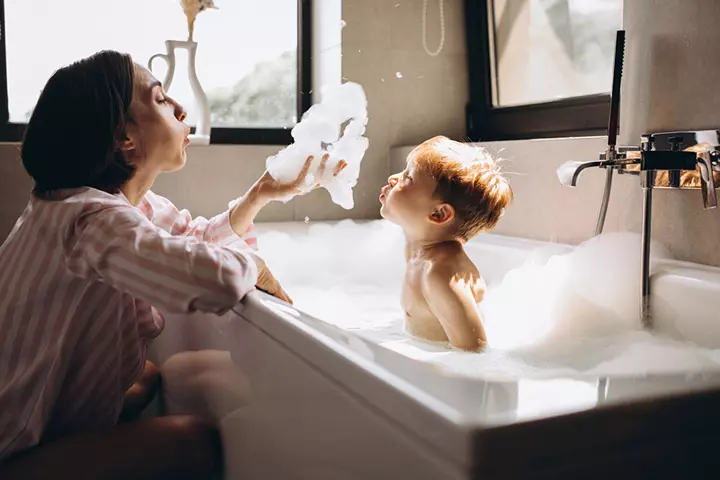 Learn How To Bathe Your Baby