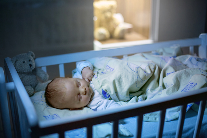 Maintain a quiet and dark environment in your baby's room