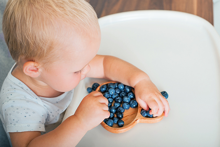 Foods like blackberries can cause tooth discoloration in babies