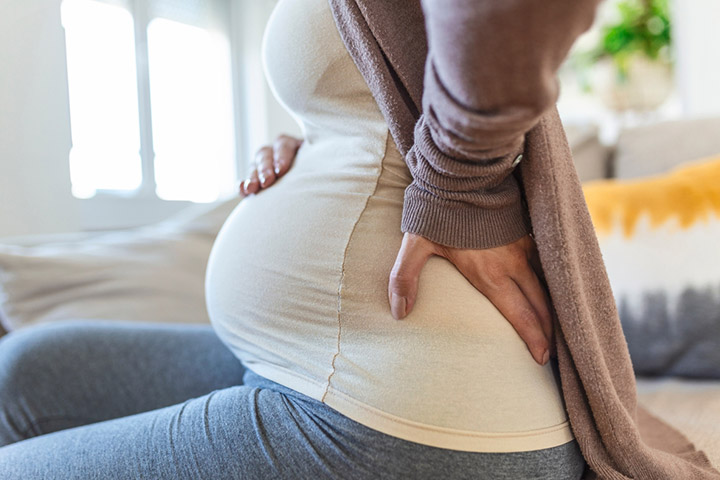 大多数妇女在分娩时都会感到背部隐隐作痛