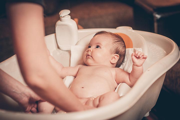 Add A Warm Water Bath To Your Baby’s Nighttime Routine