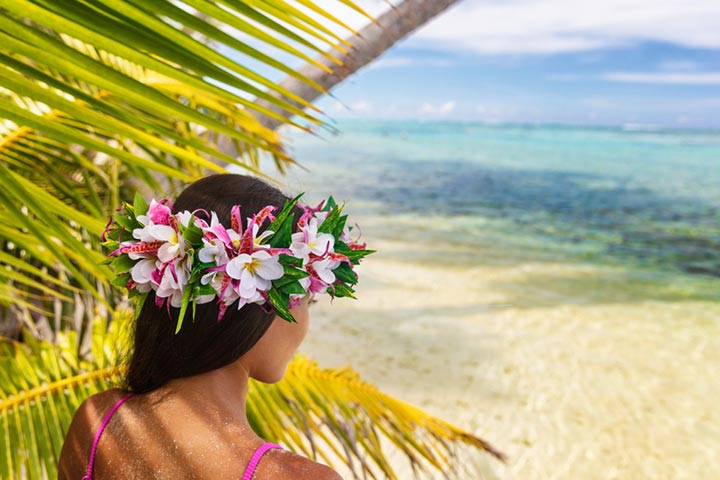 Hawaii And Tahiti Never Wear A Closed Lei