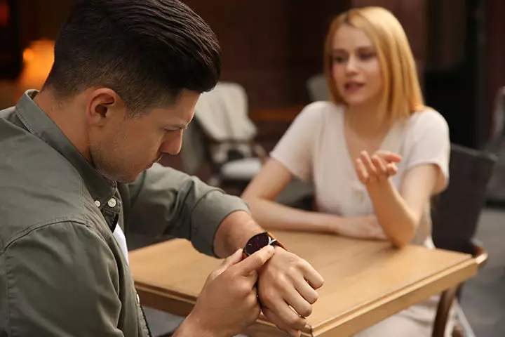 Boyfriend avoids important discussions, sings he is seeing someone else