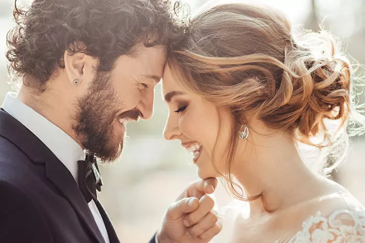 Close up picture of bride and groom