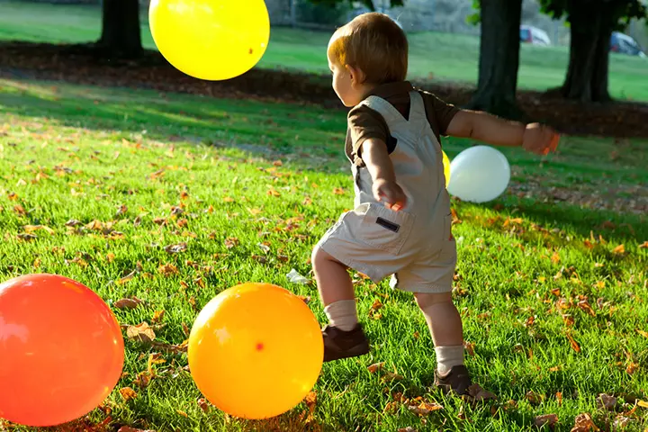 Keep A Pack Of Crayons Or Balloons In Your Bag Instead Of Toys