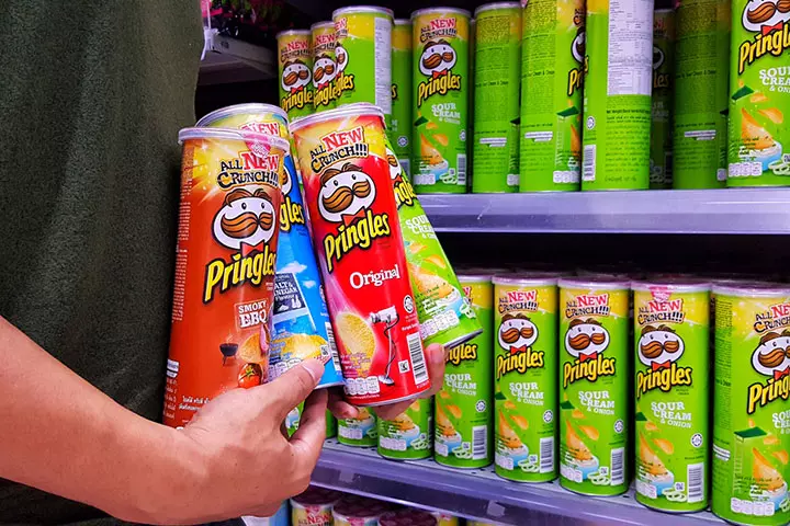 Pringle tasting challenge for friends