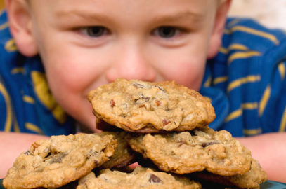 Should You Let Your Kid Have Dessert Before The Meal