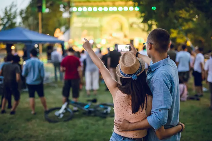 Attending a concert as a date idea