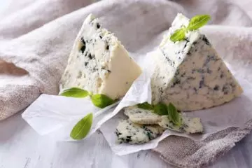 Avoid blue cheese in your 1st month pregnancy diet.