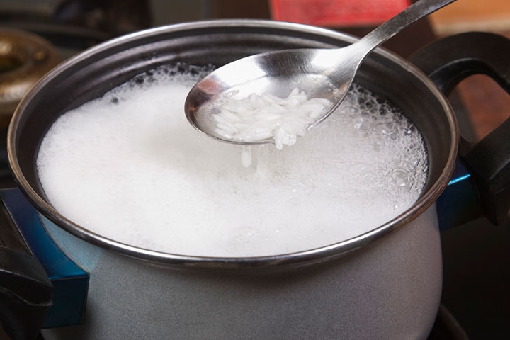 Boil rice until smooth to get rice water