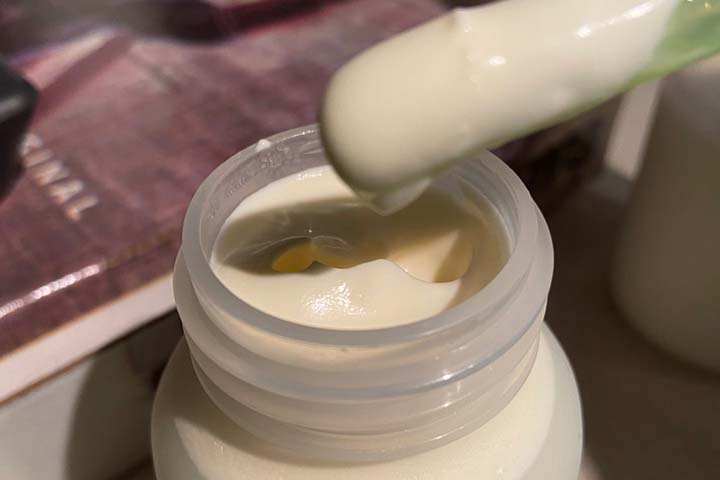 Breast milk for baby's chapped lips