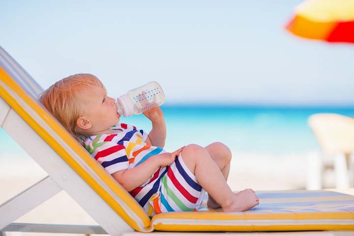 Carry enough water for the baby to drink when at the beach
