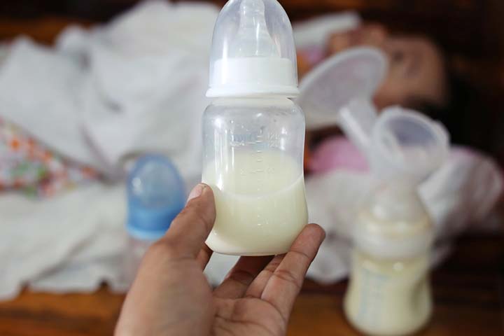 Check the appearance to see if the breast milk is bad