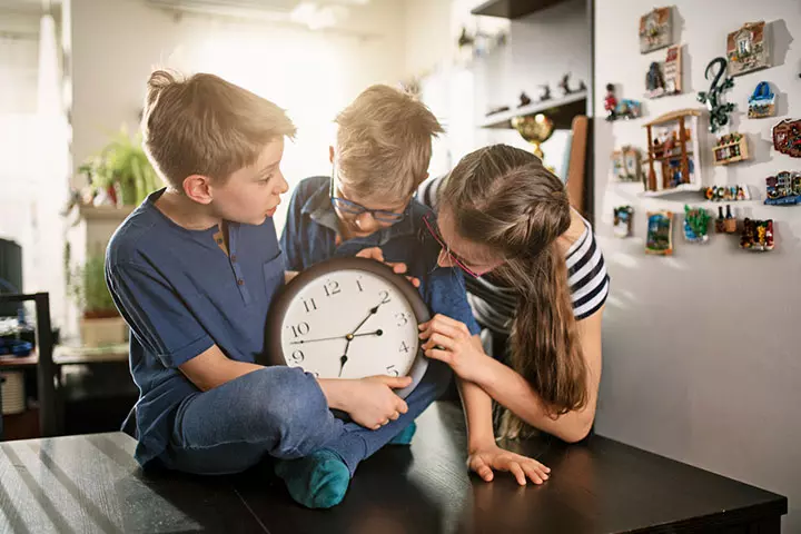 Clock has hands but cannot clap