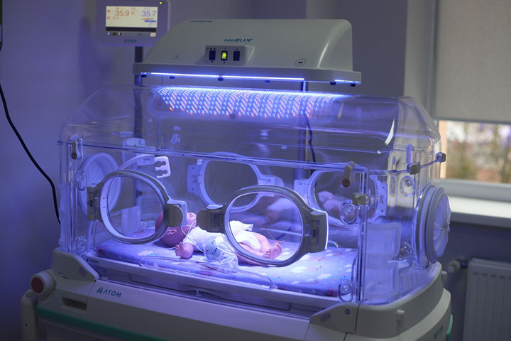 Closed incubators have better heat circulation and temperature control