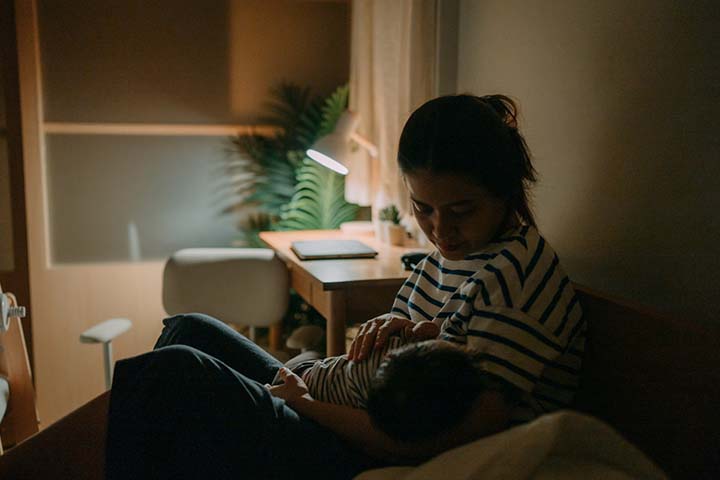 Co-Sleeping with baby makes nighttime feeding easier 