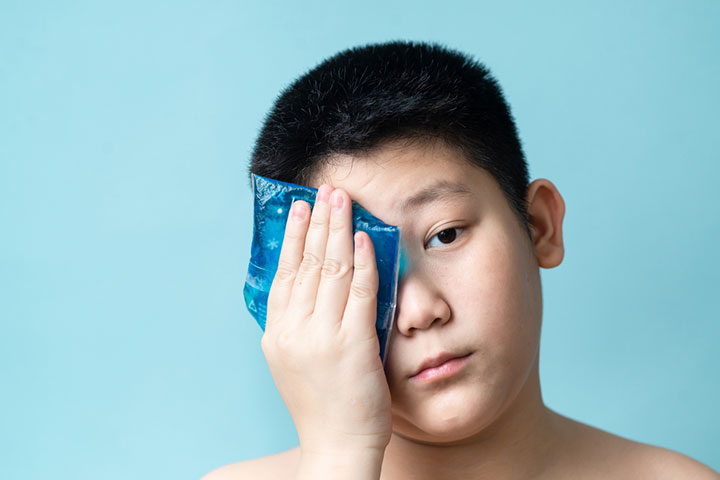 Cold compresses might reduce watery eyes