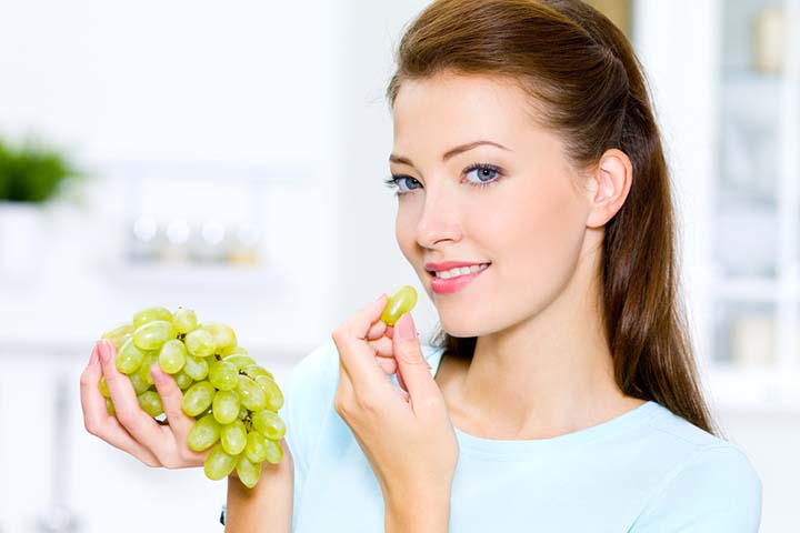 Consuming grapes while breastfeeding is considered to be safe