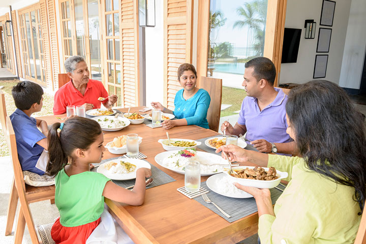 Create family bonding by eating together