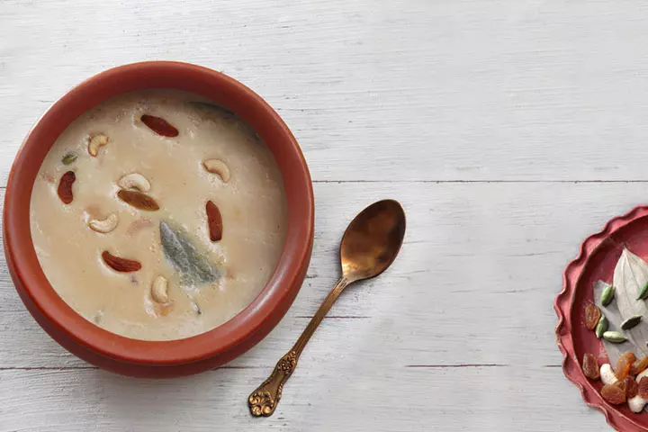 Dates and rice porridge is a healthy breakfast