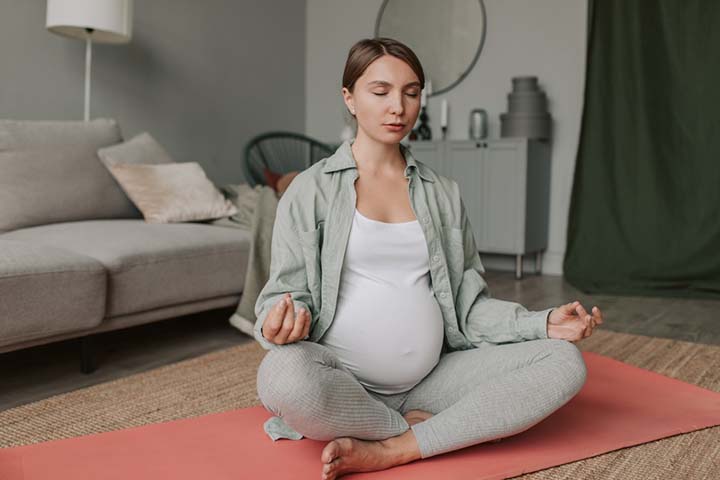 Deep breathing helps you relax and be happy during pregnancy