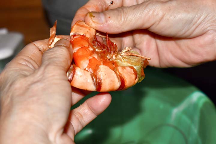 Dispose of shells and veins while cooking shrimp 