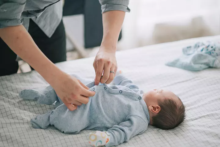 Dress your baby according to the room temperature