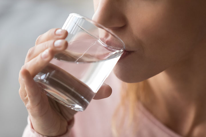 Drink more fluids to treat food poisoning during breastfeeding
