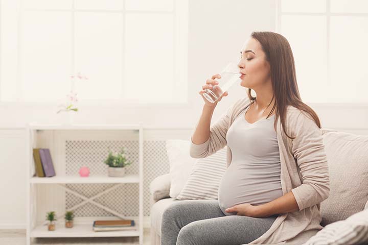 怀孕期间，过量的液体有助于减少粪便中的粘液manbet安卓版