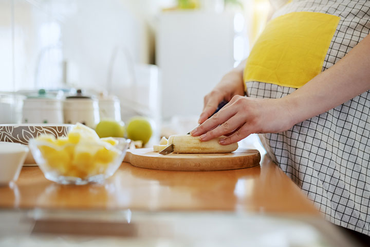 Healthy pregnant women may eat two bananas every day