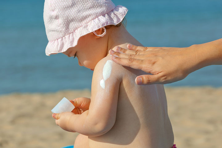 Hot and dry skin could be a symptom of heat stroke in babies