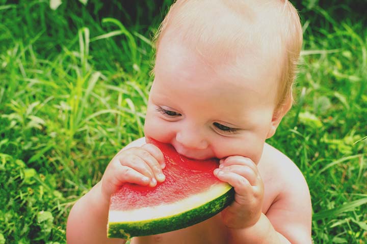 Hydrate your baby with water-rich fruits