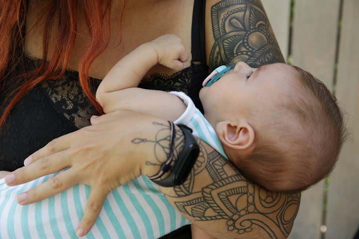 It is not unsafe to have a tattoo while breastfeeding