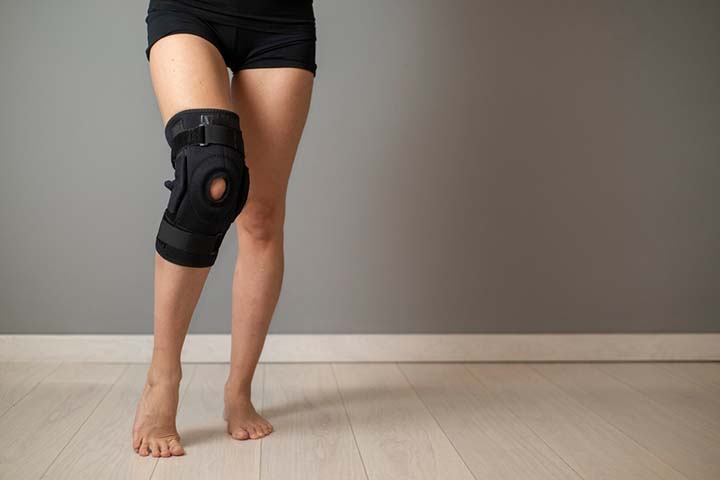 Knee braces support the loose ligaments and tendons around the knee 
